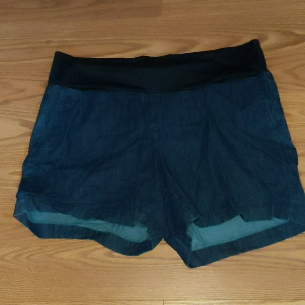 Loft Ann Taylor  maternity denim shorts Sz 12 EUC worn once